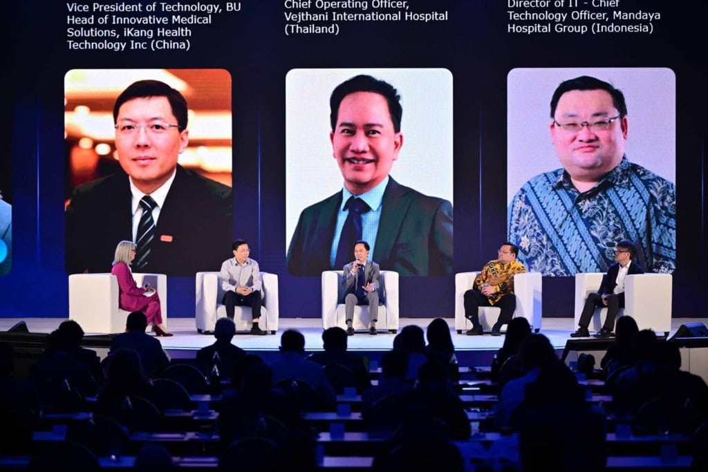 Dr. Tullawat Pacharapha speaking on the future of AI in healthcare
