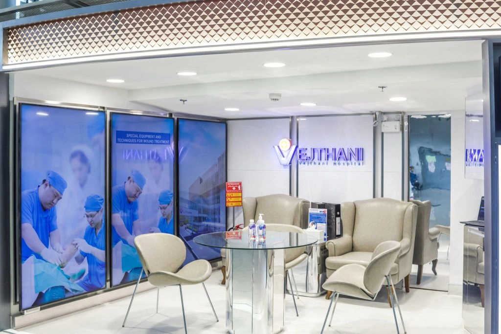 Vejthani Airport Office 03